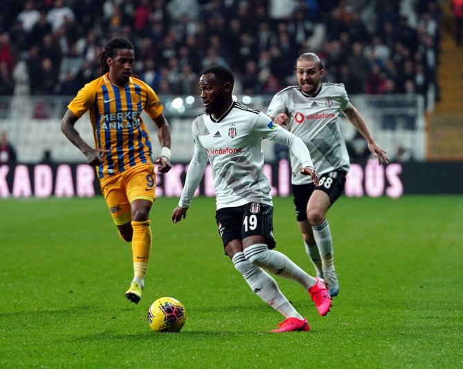 Kartal Evinde Uçtu