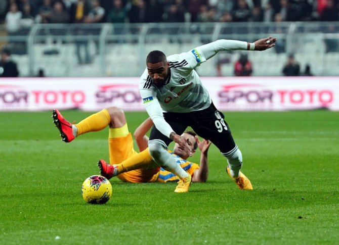 Kartal Evinde Uçtu