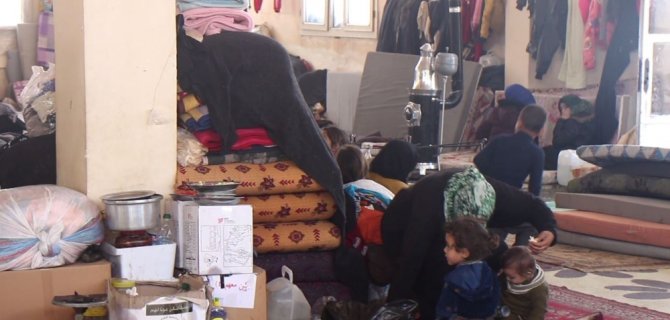 Bombardımandan Kaçan Suriyeliler Mezarlıkta Yaşıyor