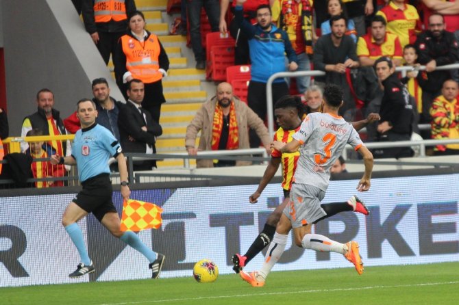 Başakşehir Deplasmandan 3 Puanla Döndü