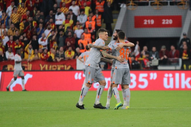 Başakşehir Deplasmandan 3 Puanla Döndü