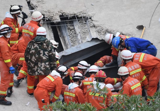 Çin’de Çöken Karantina Otelinin Enkazından 10 Cansız Bedene Ulaşıldı