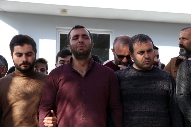 Balık Havuzuna Düşerek Boğulan Minik Beren Son Yolculuğuna Uğurlandı