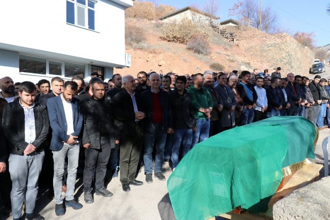 Balık Havuzuna Düşerek Boğulan Minik Beren Son Yolculuğuna Uğurlandı