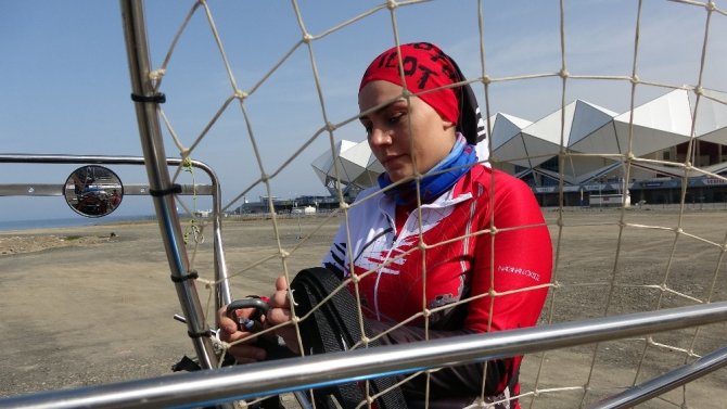 O Türkiye’nin Tek Kadın Paratrike Pilotu