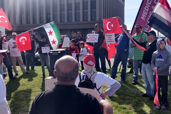 Los Angeles’ta, İdlib’deki Türk Askerlerine Destek Gösterisi