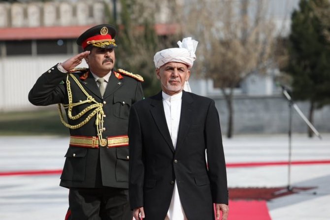 Afganistan’da Aynı Anda 2 Farklı Yemin Töreni