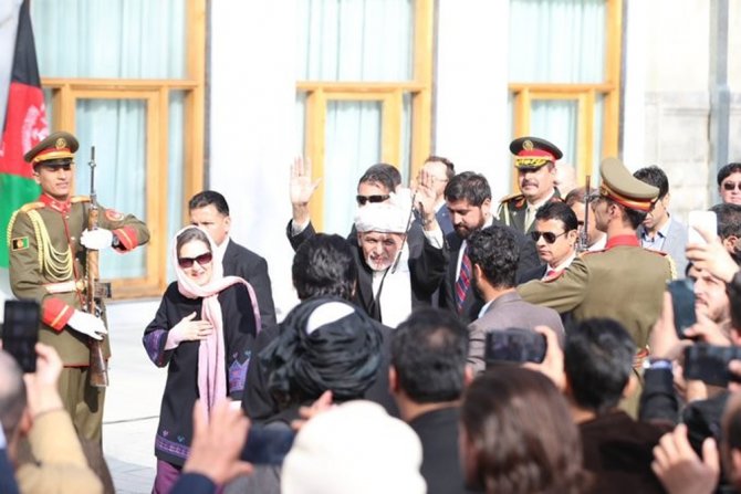 Afganistan’da Aynı Anda 2 Farklı Yemin Töreni