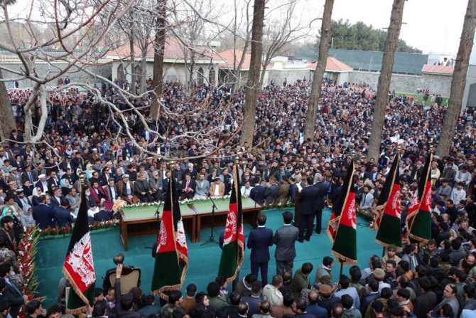 Afganistan’da Aynı Anda 2 Farklı Yemin Töreni