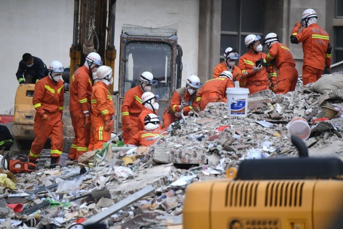 Anne Ve Oğlu Karantina Otelinin Enkazından 52 Saat Sonra Kurtarıldı