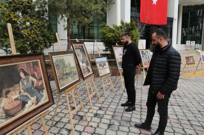 Çoruh Kıyısından Topladığı Taşları Sanat Eserine Çeviriyor