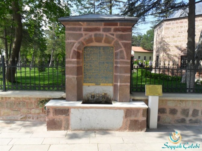 Ertuğrul Gazi Türbesi Girişindeki Tarihi Çeşme Levhasında İlginç Yanlışlık