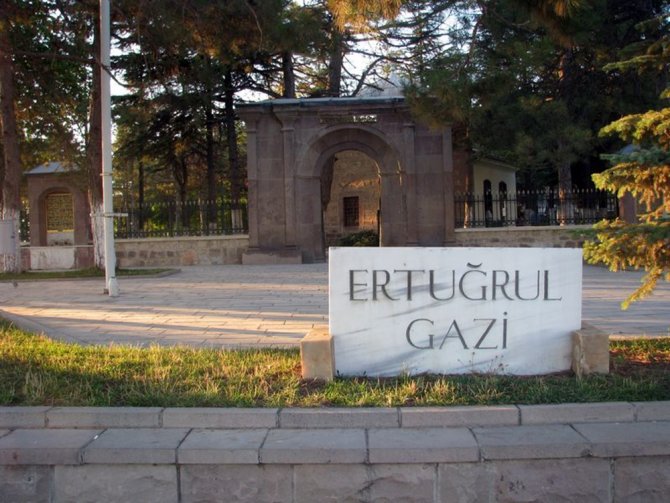 Ertuğrul Gazi Türbesi Girişindeki Tarihi Çeşme Levhasında İlginç Yanlışlık