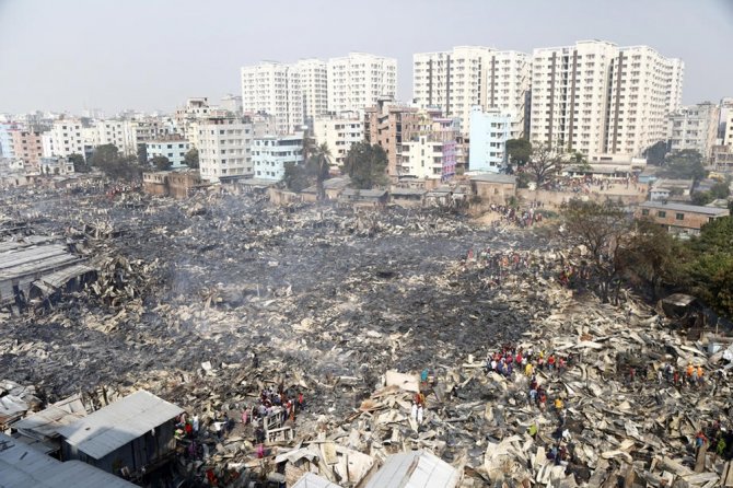 Bangladeş’te Gecekondu Mahallesinde Yangın