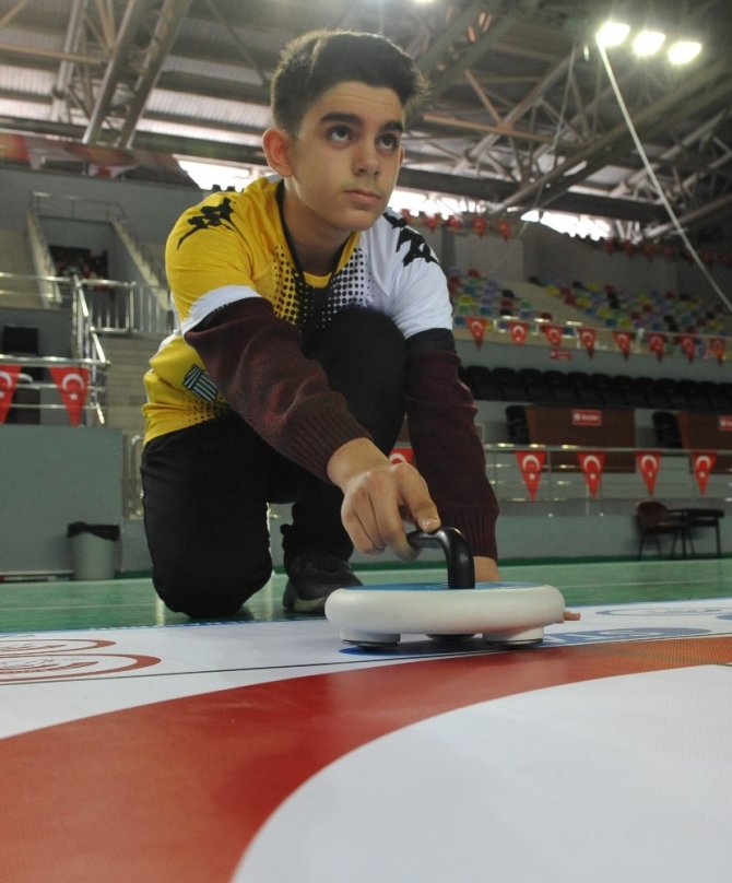 Trabzon’da Floor Curling Sporuna İlgi Artıyor