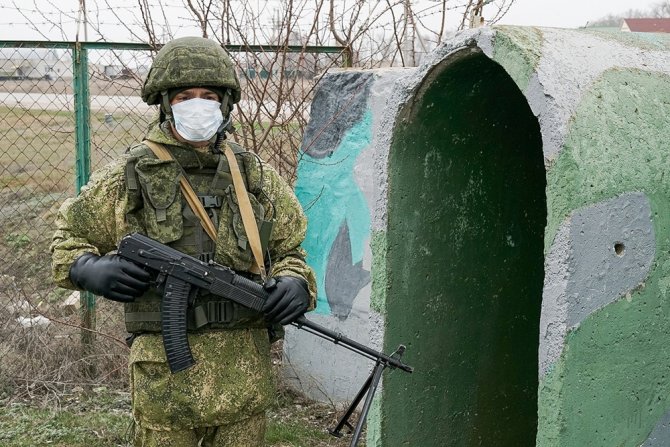 Rus Askerleri Korona Virüsüne Karşı Maske Kullanmaya Başladı