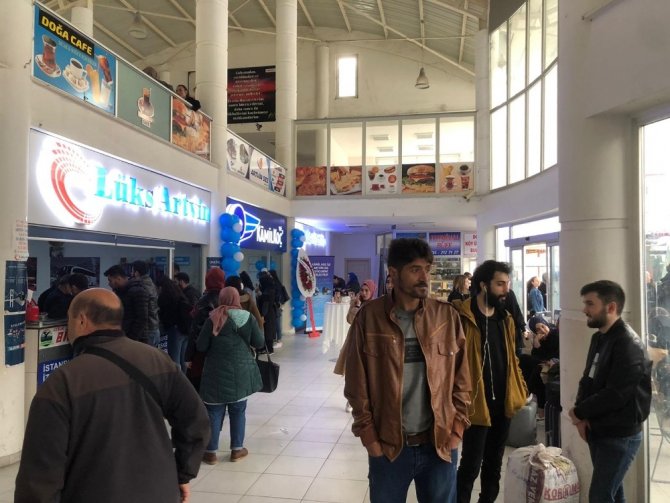 Artvin’de Öğrenciler Otobüs Terminallerine Akın Etti