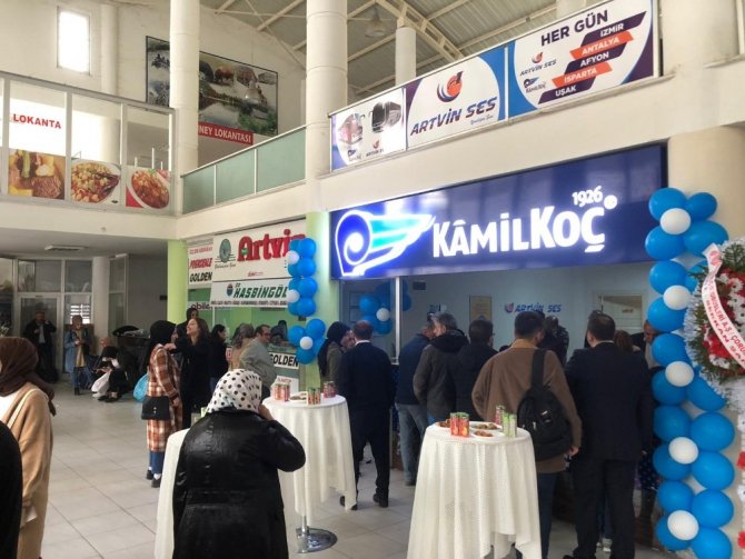 Artvin’de Öğrenciler Otobüs Terminallerine Akın Etti