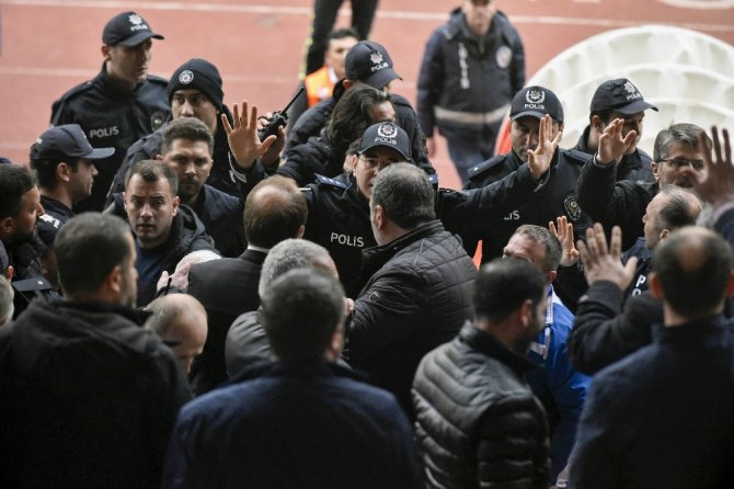 Gümüşhanespor Maçında Tribünde Arbede