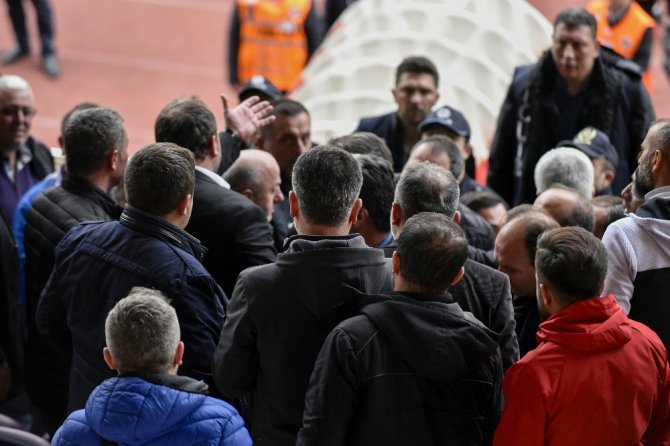 Gümüşhanespor Maçında Tribünde Arbede