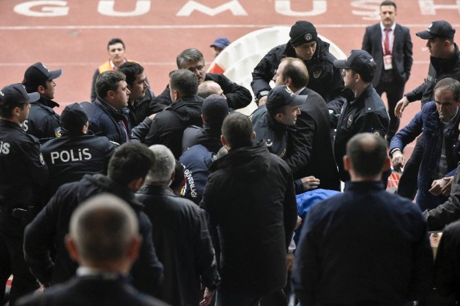 Gümüşhanespor Maçında Tribünde Arbede