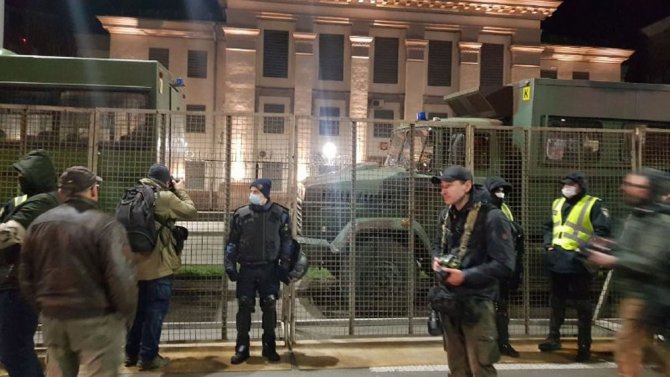 Ukraynalı Aşırı Sağcı Grup, Rusya Büyükelçiliği’ne Saldırdı