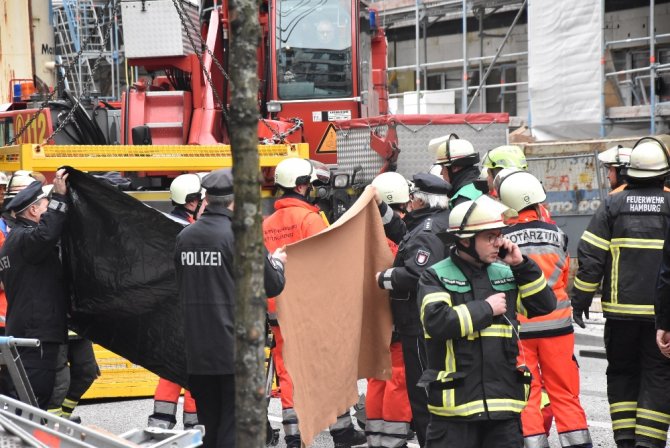 Hamburg’da İskele Çöktü: 1 Ölü, 8 Yaralı