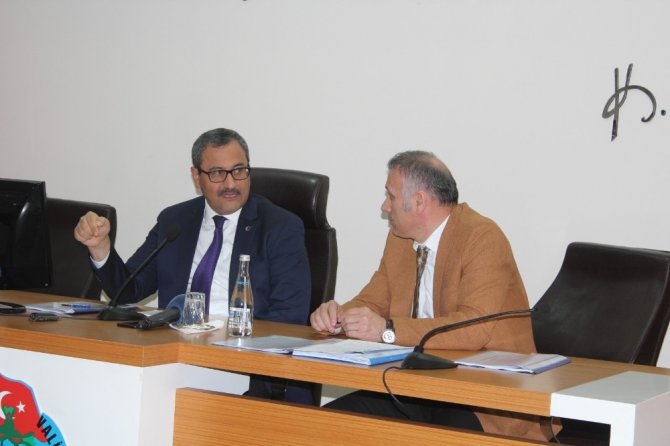 Vali Sarıfakıoğulları: 