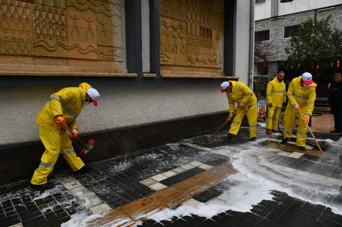 Trabzon’da Sokaklar Çamaşır Suyu İle Yıkanıyor
