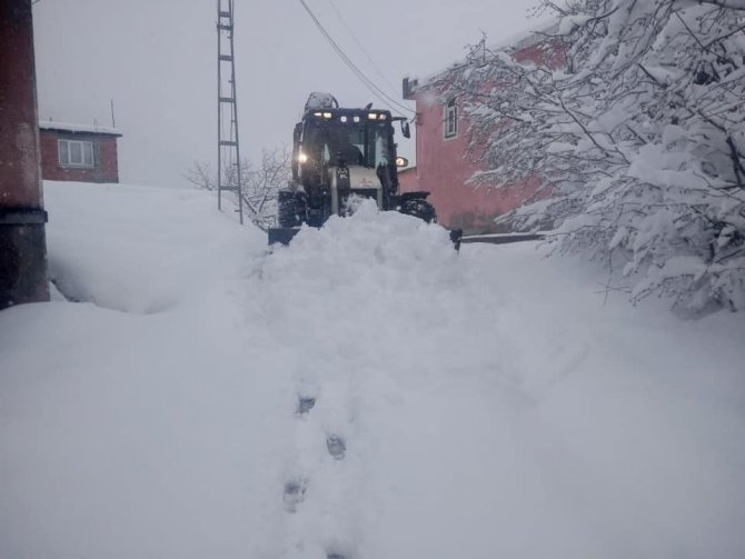 Giresun’da Kar Nedeniyle Kapalı Köy Yolları Açılıyor