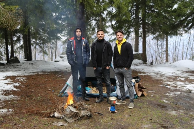 Korona Virüsünden Korunmak İçin Yaylada Kamp Kurdular