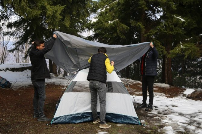 Korona Virüsünden Korunmak İçin Yaylada Kamp Kurdular