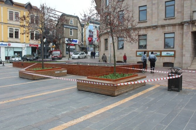 Giresun Belediyesi Uyarıları Dinlemeyen Vatandaşlara Meydanı Kapattı