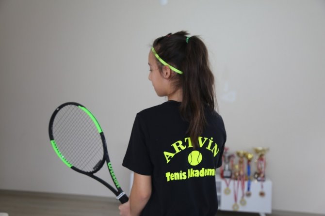 Evde Kalmaları Spor Yapmalarına Engel Olamadı