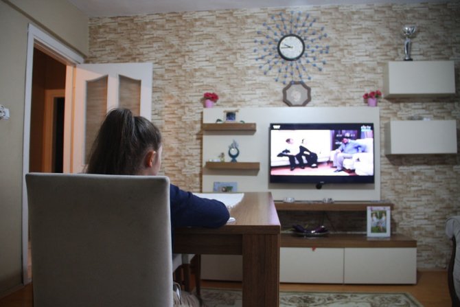 Öğrenciler İçin Ders Zili Evde Çaldı
