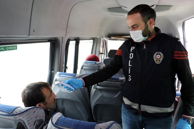 Gümüşhane’de Şehre Gelenlerin Ateşi Ölçülüyor