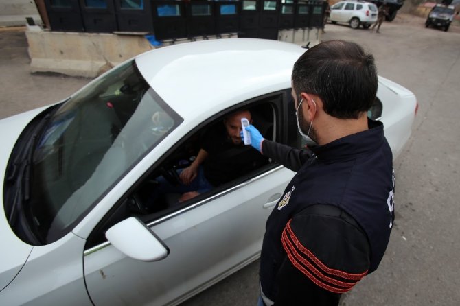 Gümüşhane’de Şehre Gelenlerin Ateşi Ölçülüyor