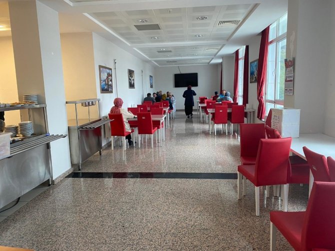 Gümüşhane’de Sağlık Çalışanlarına Enerji Deposu Pestil Herlesi İkram Edildi