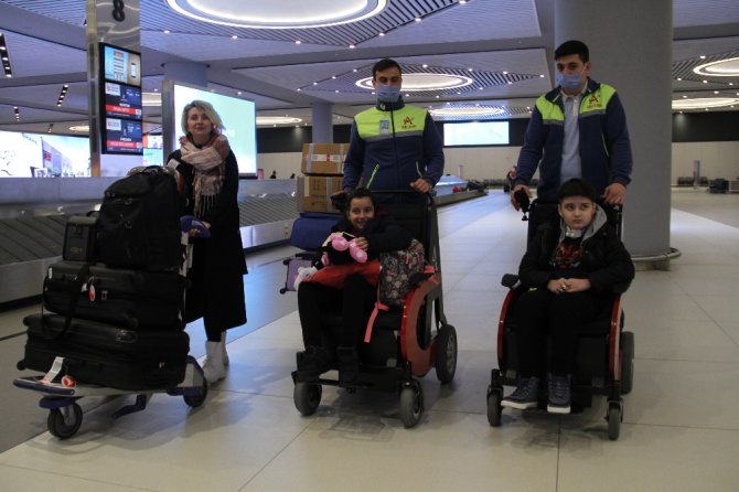 300’ün Üzerinde Ameliyat Geçiren Kayra, Korona Virüs Nedeniyle Abd’den Döndü