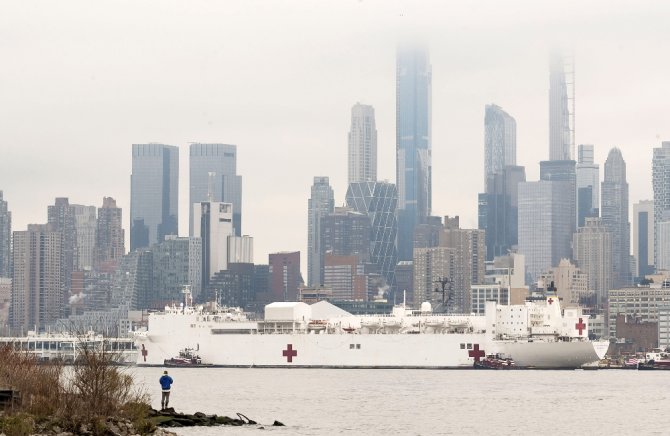 Bin Yataklı Hastane Gemisi New York’a Ulaştı