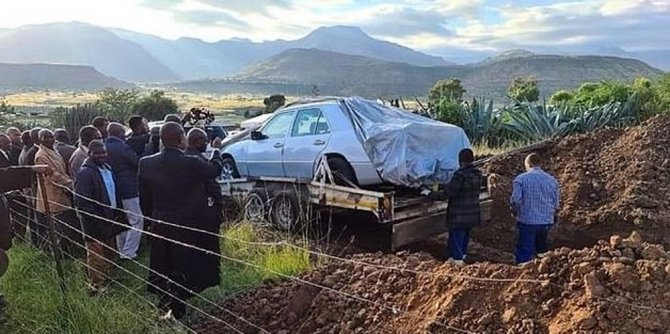 Güney Afrika Lideri Son Yolculuğuna Arabası İle Uğurlandı