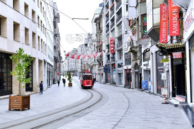 Taksim Meydanı Ve İstiklal Caddesi Bomboş Kaldı