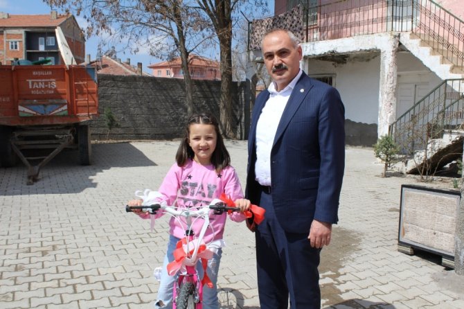 Bisiklet Parasını Milli Dayanışma Kampanyası’na Bağışlamıştı: Hilal’e Sürpriz