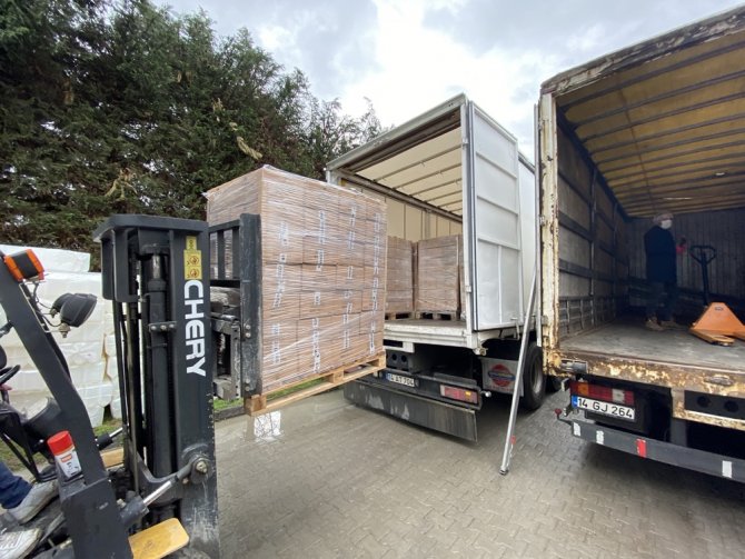 İşçiler Ağlayarak Kolonya Yüklü Tırları Uğurladı