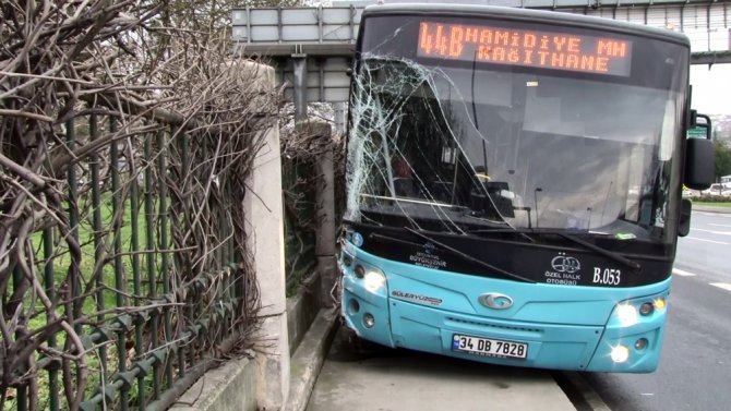 Tansiyonu Düşen Otobüs Şoförü Duvara Çarparak Durabildi