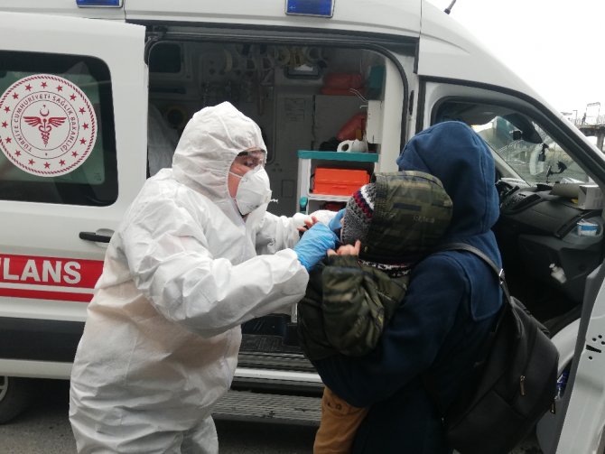 Hasta Çocuklarıyla Metrobüse Geldiler Ambulans İle Hastaneye Götürüldüler