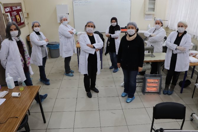 Maske Fabrikası Gibi Lise: Günde 6 Bin Maske Üretecek