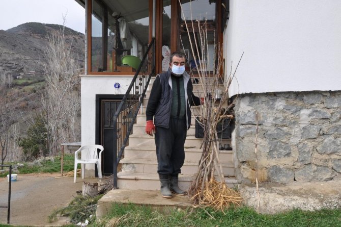 Gümüşhane’de 65 Yaş Üzeri Çiftçilerin Fidanları Evlerine Götürüldü