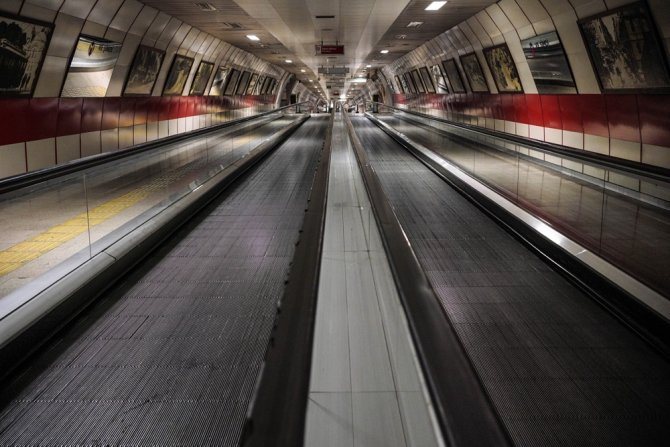İstanbul Metrolarında Koronavirüs Sessizliği