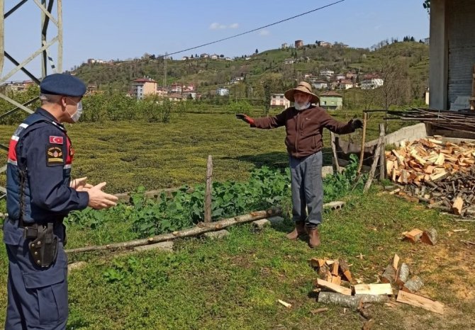 Jandarma Trabzon Kırsalında Vatandaşları Sokağa Çıkma Konusunda Uyarıyor